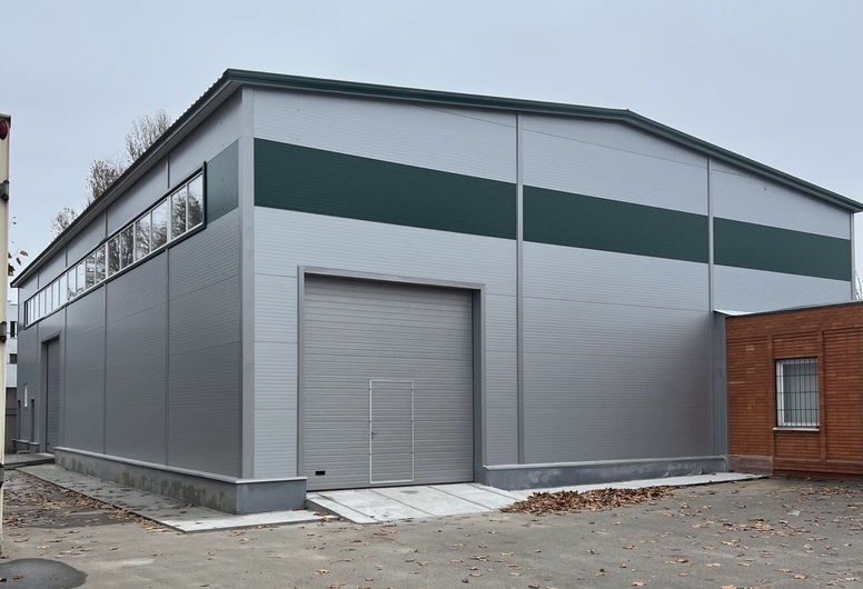 Сельскохозяйственное предприятие с двумя постройками на 8 Га