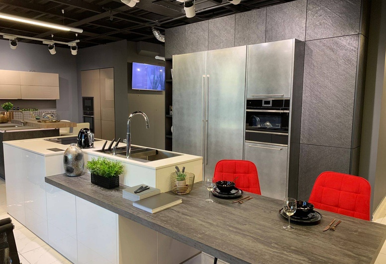 Уютный салон кухонь в торговом центре