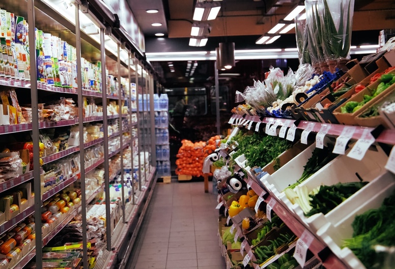 Продуктовый магазин в спальном районе