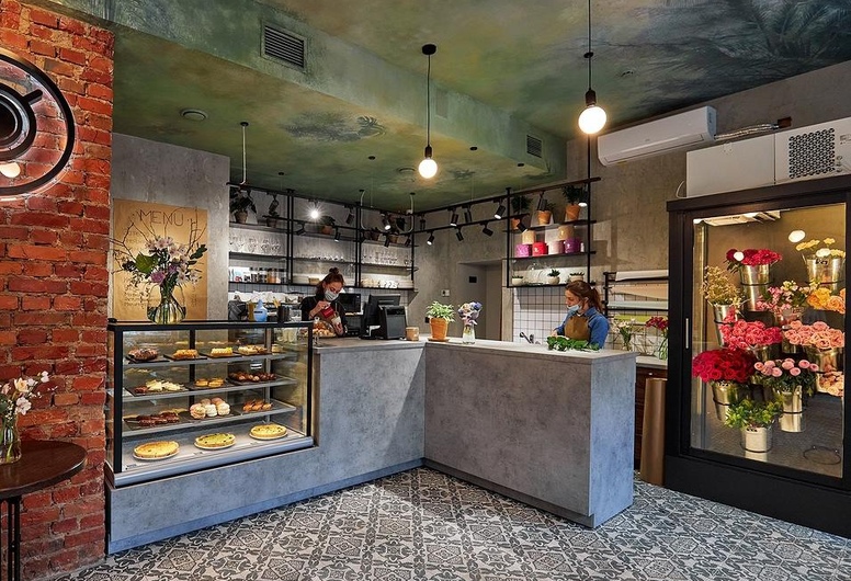 Цветочный магазин и кофейня