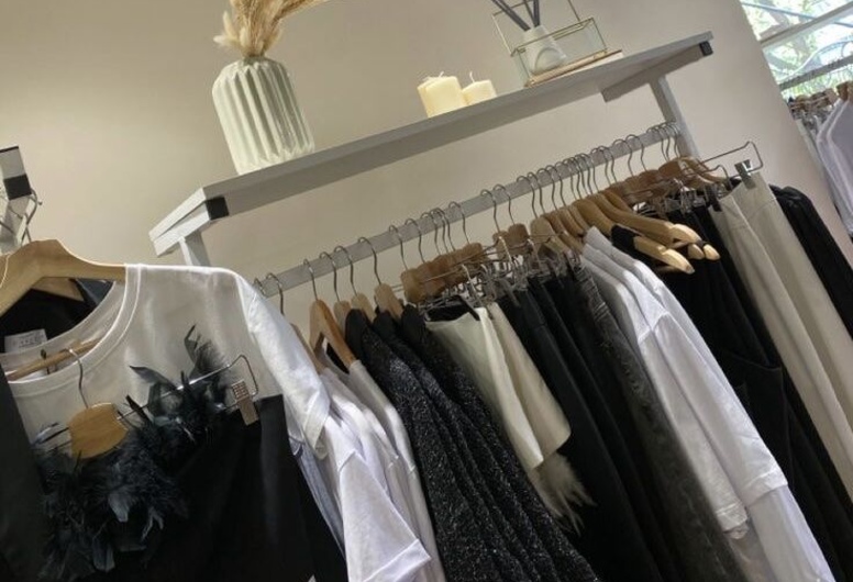 Прибыльный  магазин Сток в ТЦ (Советский р-н). Срочная продажа!