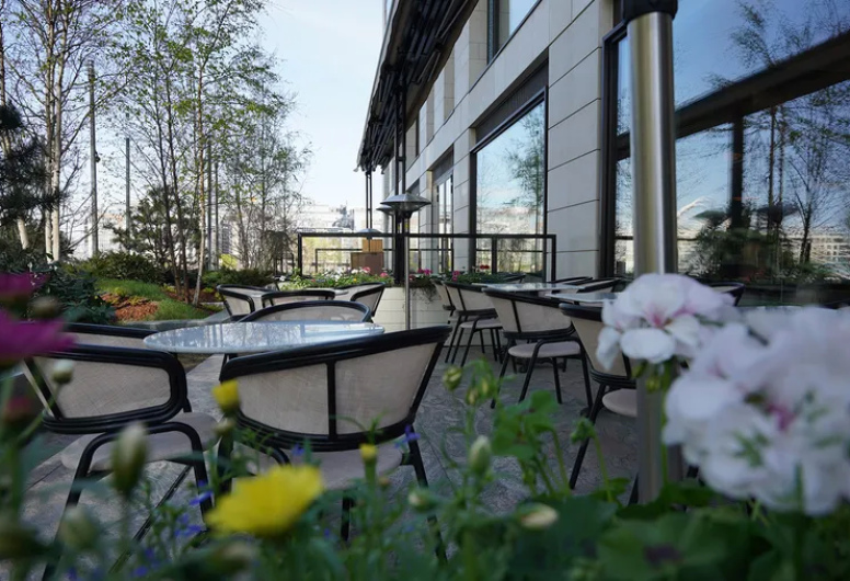 Кафе с летней террасой