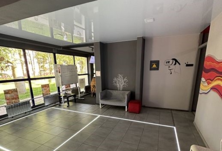 Клуб виртуальной реальности с отдельным входом в ТЦ