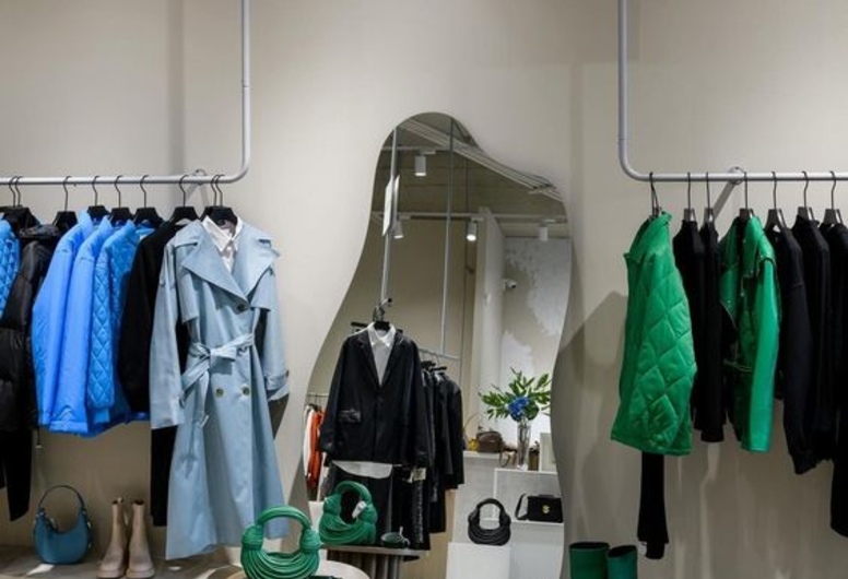 Магазин стоковой одежды в центре Могилева