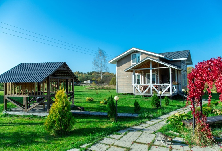 Уютная стильная агроусадьба посреди леса