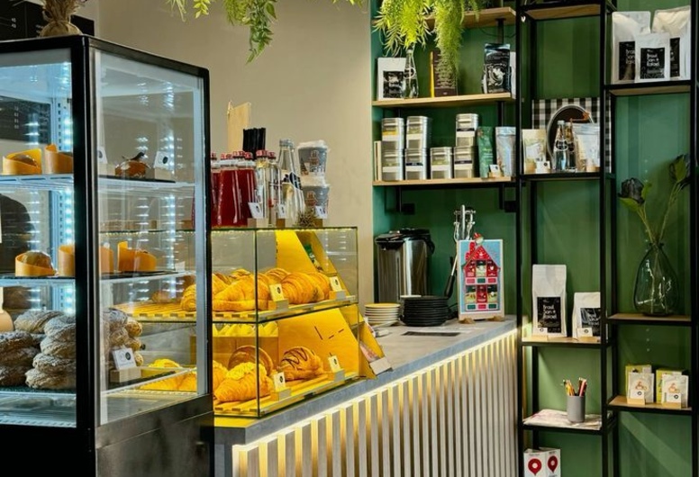 Атмосферная кофейня с террасой на Октябрьской