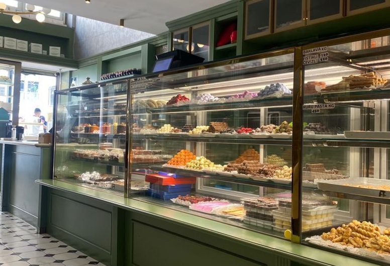 Прибыльный кондитерский магазин у метро