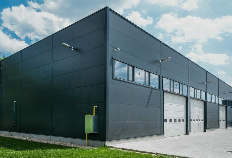 Продается два промышленных здания с собственной территорией в промышленной зоне г. Гродно с действующими арендаторами.