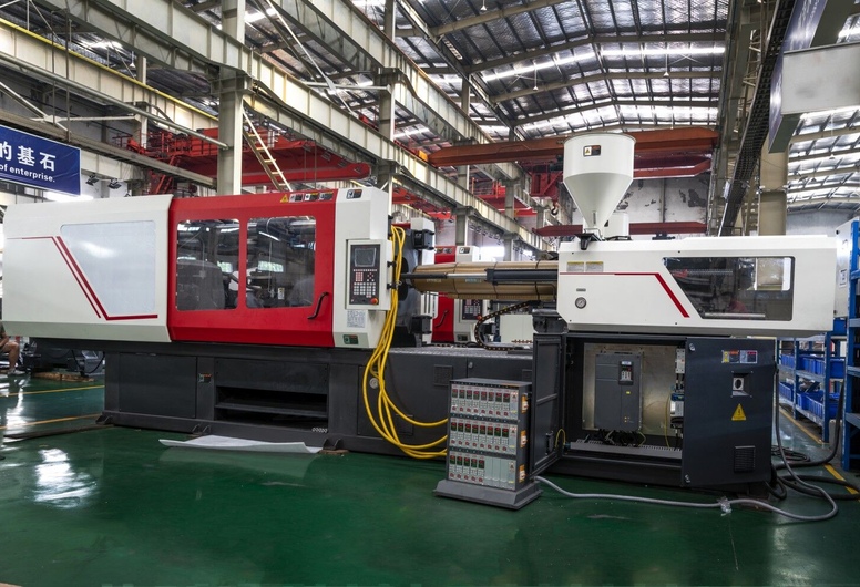 Продается производство полного цикла по изготовлению изделий из пластмассы производственно-технического назначения, товаров народного потребления.